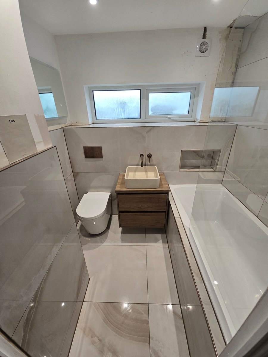 AirborneServ's tweet photo. Say goodbye to cramped and outdated! 

🚽🚿🛁🔧

Check out this stunning bathroom transformation 🚿🛁🚽

 #InteriorDesign #BathroomRenovation #SleekFixtures #RenovationIdeas #BathroomInspo #HomeImprovement #ModernBathroom
#bathroommakeover #plumbingperfection #modernstyle https://t.co/mgWU9o5SDt