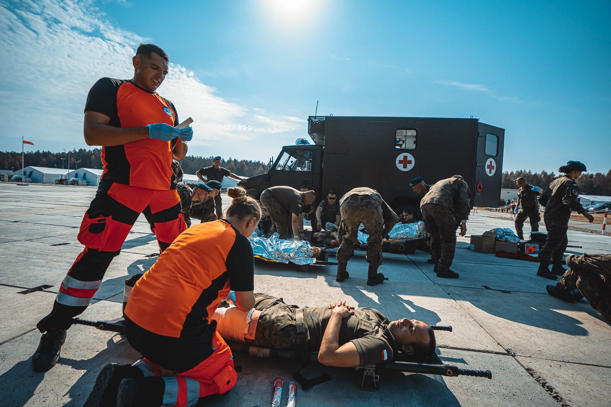 Zelazna_Dywizja's tweet photo. #MASCAL (Mass Casualty Incident) to sytuacja, gdy liczba rannych przewyższa możliwości medyczne, a chaos jest najgorszym wrogiem. Koordynator medyczny staje się kluczowy. W OC #Zielona ćwiczyliśmy szybką segregację rannych, ewakuację i koordynację po to aby minimalizować straty. https://t.co/eAULvalBfl