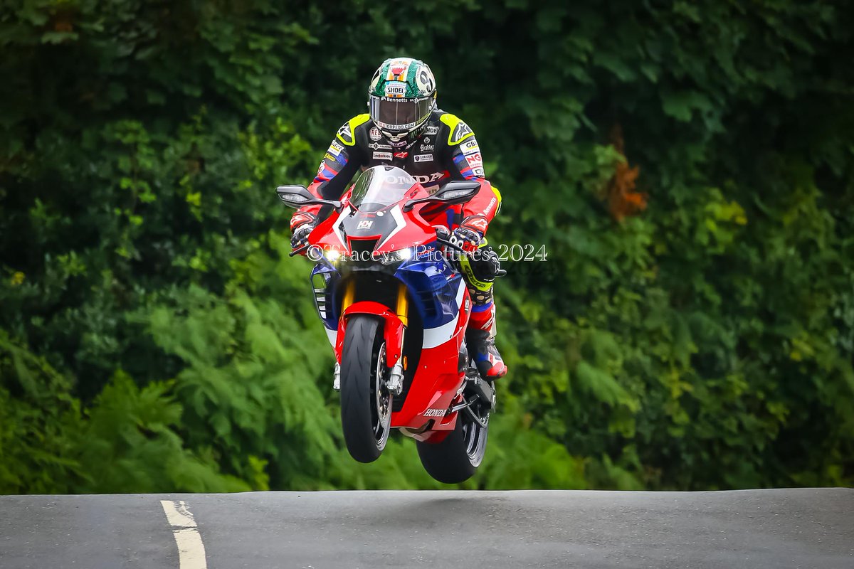 TraceysPics's tweet photo. Imagine your first lap of The TT Course with @jm130tt showing you the way round... @ManxGrandPrix can make it happen!! #backanewcomer @HondaUKBikes #hondafireblade #Traceyspics https://t.co/0yXdVrf5E0
