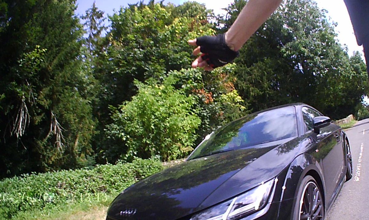 claydenizen's tweet image. Some drivers... just behave yourselves, grow some patience, &amp;amp; attempt not to drive like complete dangerous muppets.  

#MGIF driver closepasses 2 secs from junction RT.