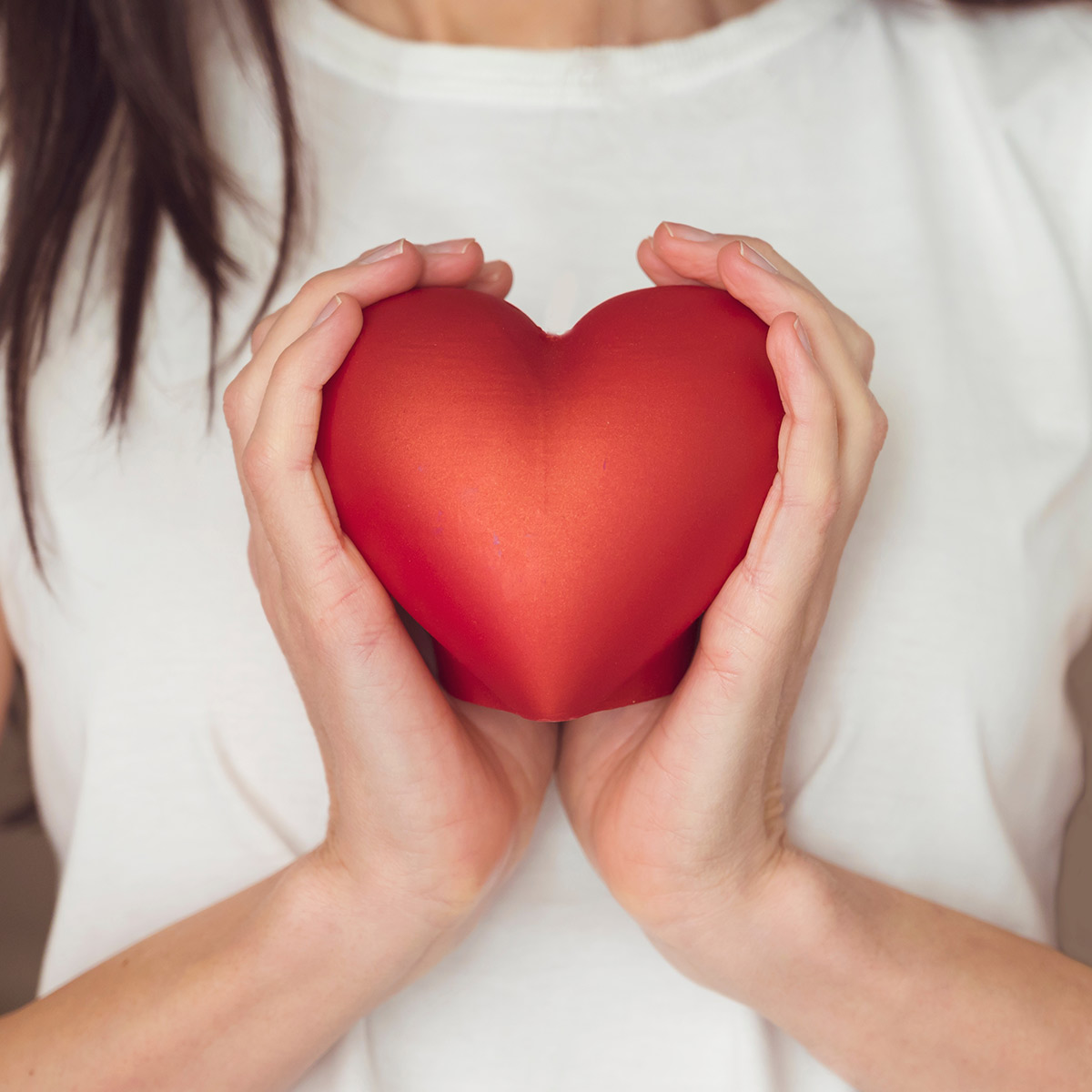 La cardioprotección no es solo una responsabilidad empresarial, es un compromiso con la comunidad. 🌍 En Neosalus, ayudamos a entidades públicas y privadas a crear entornos más seguros para todos. Conoce cómo puedes marcar la diferencia.