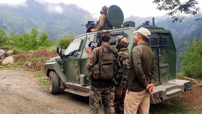 naaz_mahar's tweet photo. An Inspector of the Central Reserve Police Force (#CRPF) was killed in action, during an encounter between security forces and #terrorists at the Cheel area of #Duddu in #Udhampur district on Monday. https://t.co/v32wfaBubd