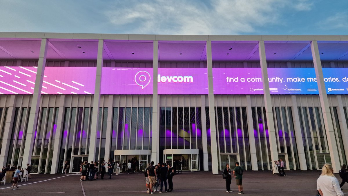 Grüße von der Devom und Gamescom.

Morgen werden wir mit unserer gamingpartys Tshirt unterwegs sein. #gamescom2024