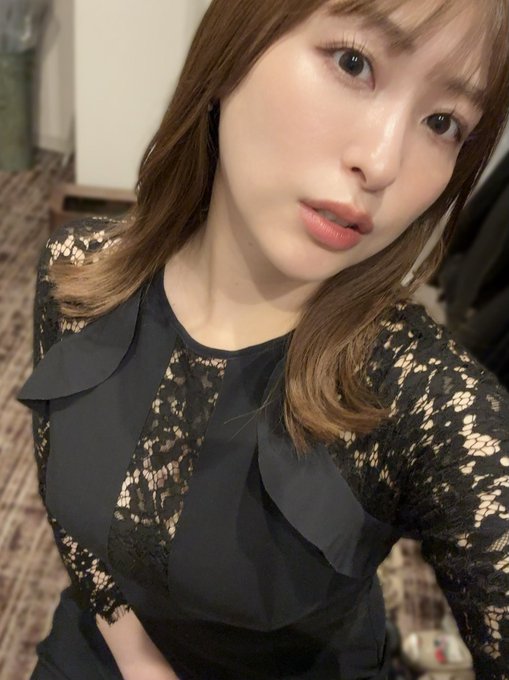 昨日もレッドで乾杯してくださった方、ありがとうございました🙂&zwj;↕️✨  今週は今日と木曜も出勤です〜  一緒に楽しく飲みましょう🤍 https://t.co/4L55yW4nXH