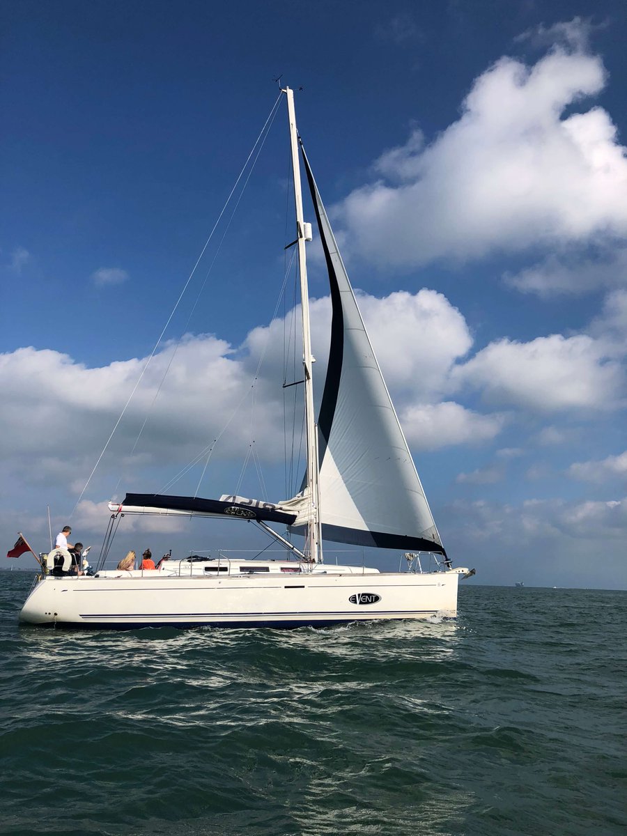 Reviews of the Dufour 40 say ‘she is beautiful, exciting, and responsive’, with a spacious cockpit and well-laid-out helm station she makes an excellent cruiser-racer.

yacht-charter.co.uk/charter/charte…

Weekend (high season) pricing
17.00 Friday - 17.00 Sunday

#yachtcharter #thesolent