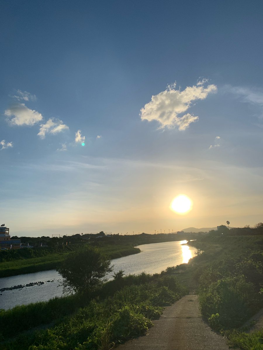 nvdsk0118's tweet photo. #イマソラ
#夕陽
#おつかれさまでした https://t.co/pUN6yH1Jmy