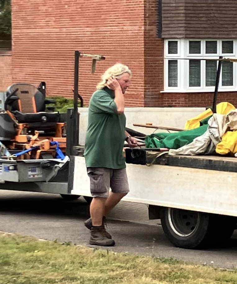 dctspurs69's tweet photo. @realclintonb are you moonlighting as a gardener? Is the spirit work not paying the bills anymore?? https://t.co/x0goJkuLB0