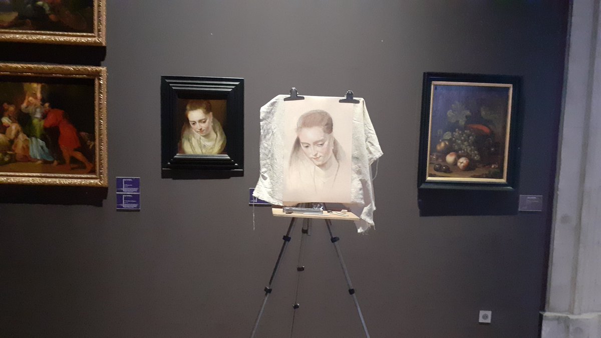 mbivert0's tweet photo. Another quick #troiscrayons (sanguine, pierre-noire, white chalk) on toned paper at the museum.
Original: Portrait de femme c. 1630, Rubens.
#drawing #art #dessin #portraitdrawing #academicart #рисунок #живопись #художник #академическийрисунок #sanguine #redchalk #marseille https://t.co/03Y6aU7BmS
