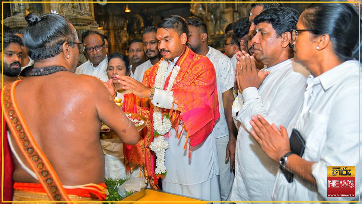 hirunews's tweet photo. ''ජනාධිපතිවරයාත් අරගලයේ නිර්මාතෘවරයෙක්''

Read more >>> https://t.co/ETFrMwrEP3

#Hirunews #HiruSinhalaNews #HiruEnglishNews #LKA #Srilanka #TruthAtAllCosts #NamalRajapaksa #Election2024 #presidentelection #slpp #presidentcandidate https://t.co/Ixgf6B0Mfz
