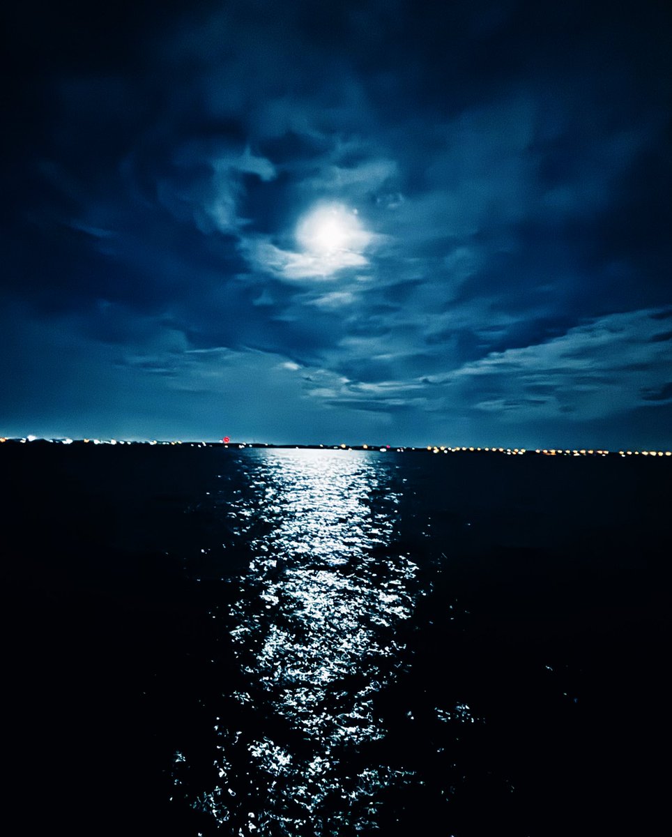 Just captured an incredible full moon. 🌕