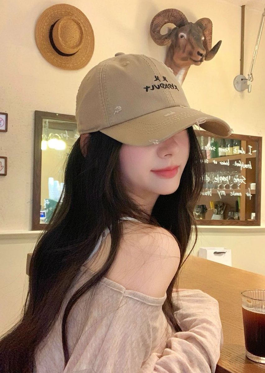wan_hello_'s tweet photo. キャップをどうやって洗えばいいかわからなくて悩んでたんだけど、この動画を見てジップロックとエマールで洗ったら型崩れなくスッキリ🧢✨ https://t.co/d8N223pNIK
