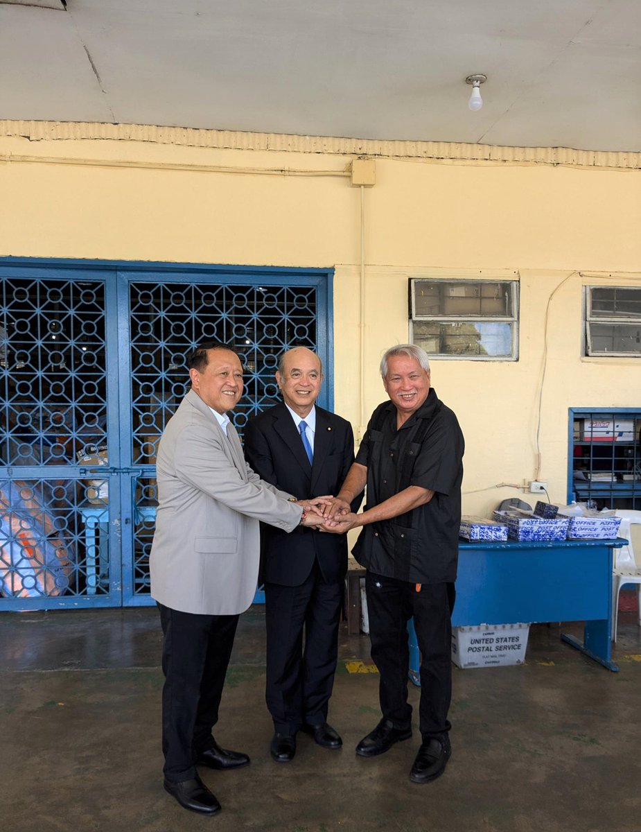 AmbJPNinPH's tweet photo. Sharing Hon. TSUGE Yoshifumi's enthusiasm during his visit to Postmaster General &amp; CEO Hon. Luis D. Carlos! 🤝 We had a pleasant visit to the @PostOfficePH's Central Mail Exchange Center, followed by a productive discussion on enhancing the #PostalPartnership✉️ between 🇵🇭&amp;🇯🇵! https://t.co/1PZAk0kNhL