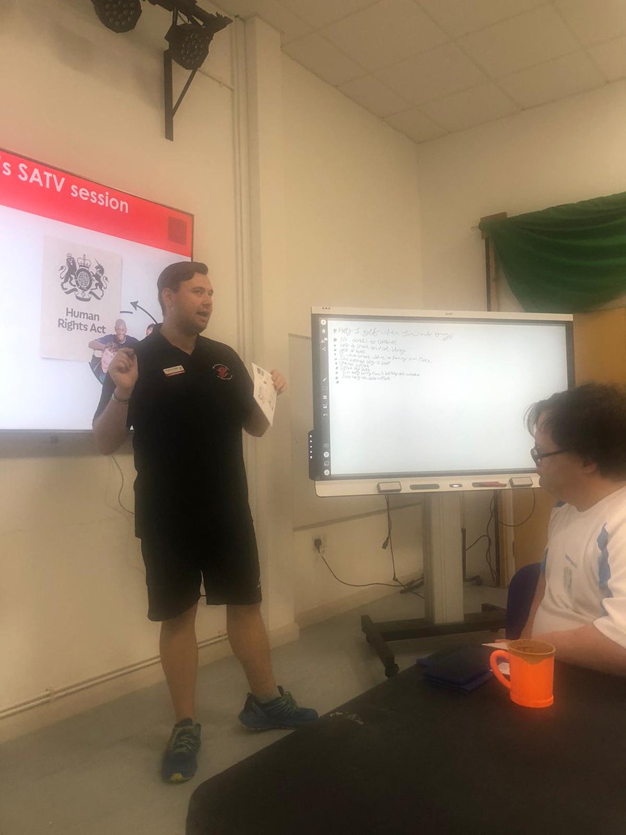 AllWalesPF's tweet photo. Gerraint held an in-person SATV session with #TorfaenPeopleFirst yesterday at @#AbleWalesLtd in Cwmbran. They talked about Human Rights in everyday life. Members told us about the challenges they face trying to plan a holiday too.
Gerraint finished the session with a fun quiz. https://t.co/bdPIo212Cf