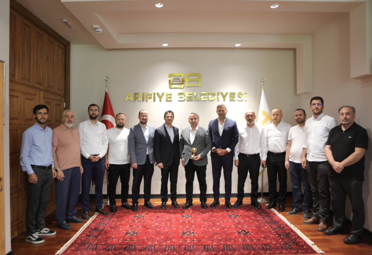 MUSIADSakarya's tweet photo. Arifiye Belediye Başkanı Sayın İsmail Karakullukçu’yu, Başkanımız İsmail Filizfidanoğlu ve Yönetim Kurulu üyelerimizle birlikte hayırlı olsun ziyaretinde bulunduk.

Başkanımıza misafirperverlikleri için teşekkür eder, çalışmalarında başarılar dileriz. https://t.co/3ChrRr9HFH