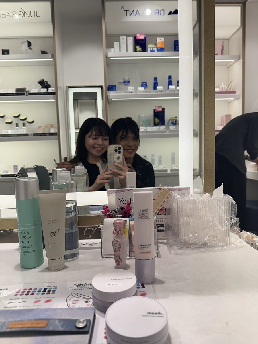 Iam_ochibi's tweet photo. 「Yodobloom 池袋店」にて
メイク体験しました🫶🏻
メイクはプロが1on1で丁寧に教えてくれるなんてこんな贅沢体験なかなかできません...˚✧₊⁎
#yodobloom #ヨドブルーム #パーフェクトダイアリー #meeth #フラワーノーズ #シーオーメディカル #ジョンセンムル #CNP #エレクトロン https://t.co/sbvrHIUOJj