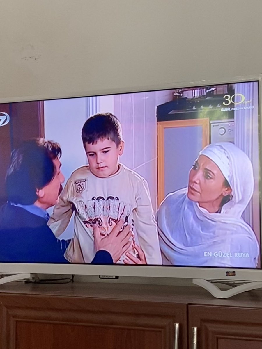 Anneannemlerde oturduk şunu izliyoruz ağlayasım geldi lan kendine gel kızımmmm