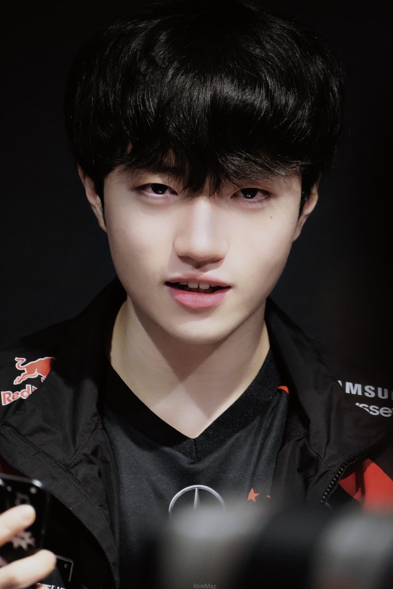loveMaz1508's tweet photo. 240817 T1 VS FOX fmt 

Ryu Minseok (noun) : Handsome 

ryu min seok dark side version 

 #케리아 #Keria #RyuMinseok #류민석 https://t.co/oSaHDSJB3f