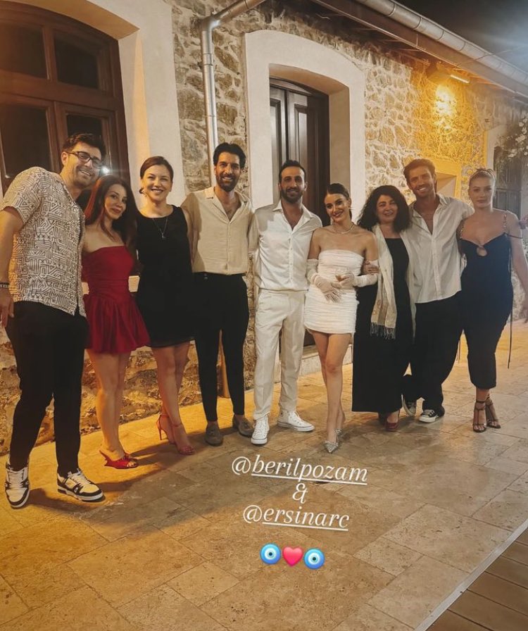 DTural's tweet photo. #AfiliAşk dizisi ekibini yıllar sonra bir arada görmek duygulandırdı. 😌 https://t.co/QKC1vqCBj4