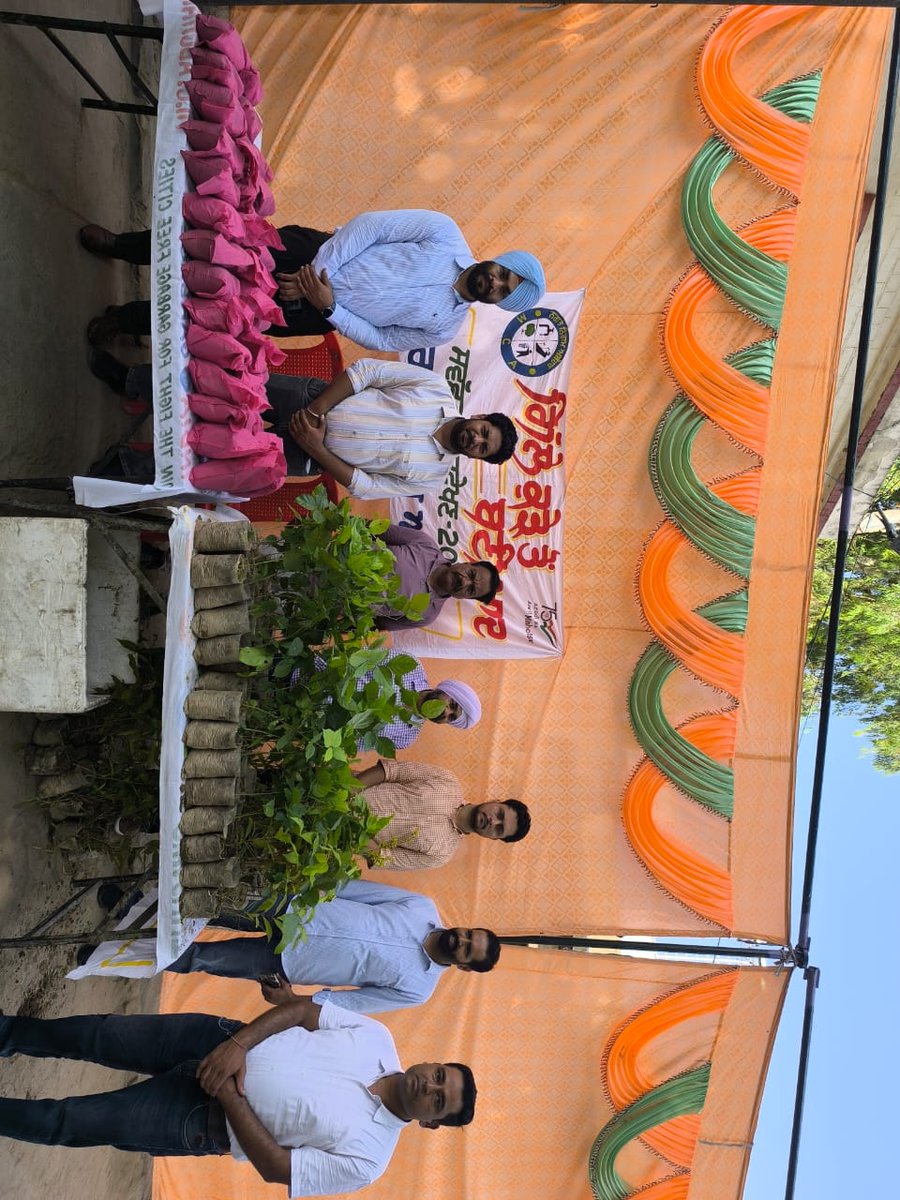 aboharchokho's tweet photo. Distributed the compost on the Event of Independence Day compost made with wet waste #independenceday #event #15august #wetwaste #compost #insta #facebookreel #solidwastemanagement #swm #ulbcode800214 #ulbabohar #MunicipalCorporation https://t.co/ZF2V7DSAi1