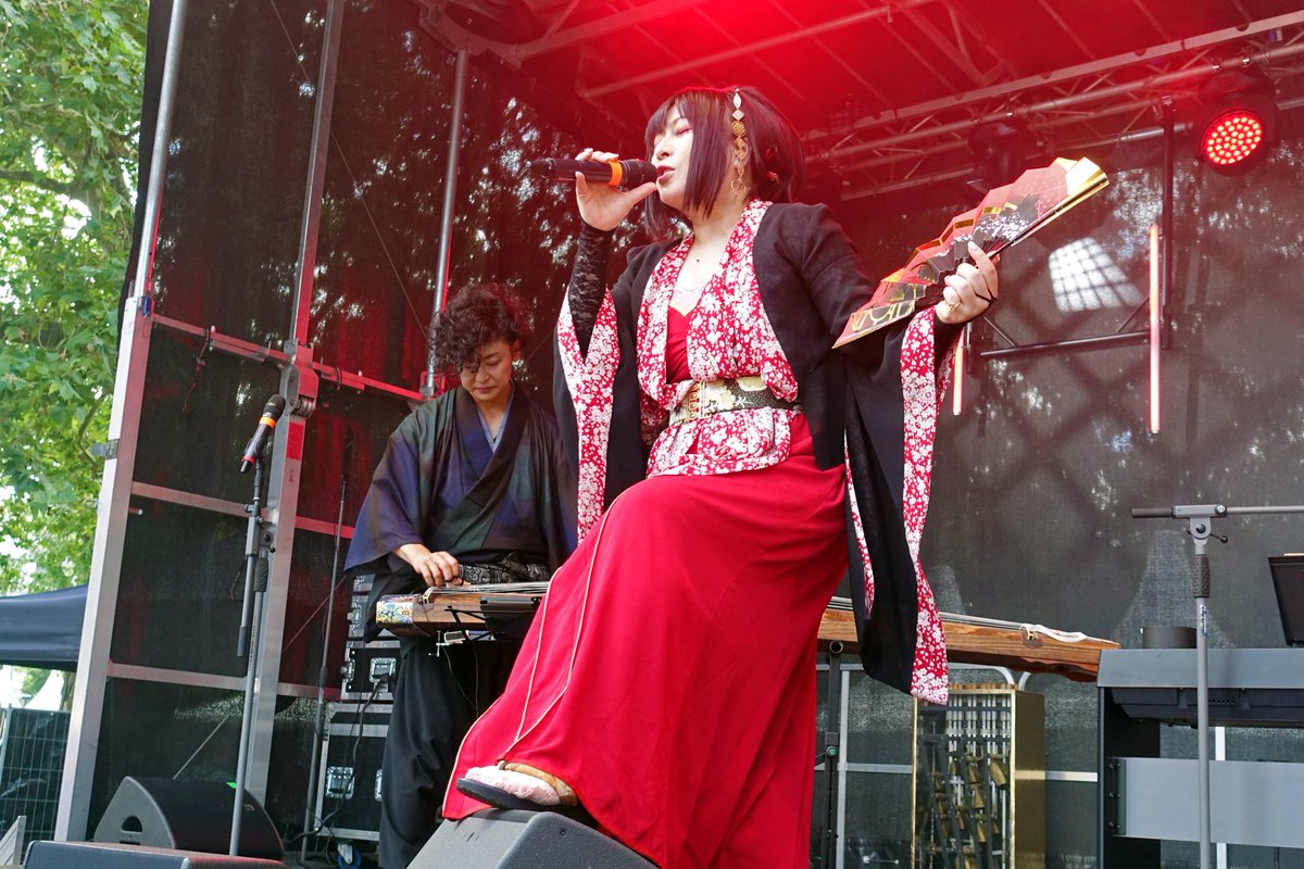 _itsMeRosy's tweet photo. Suzuhana Yuko, accoustic set (Hanafugetsu) live at Main Matsuri ~ Part 3
#鈴華ゆう子 #suzuhanayuko #yukosuzuhana #華風月 #hanafugetsu https://t.co/dSQQEpsA7t