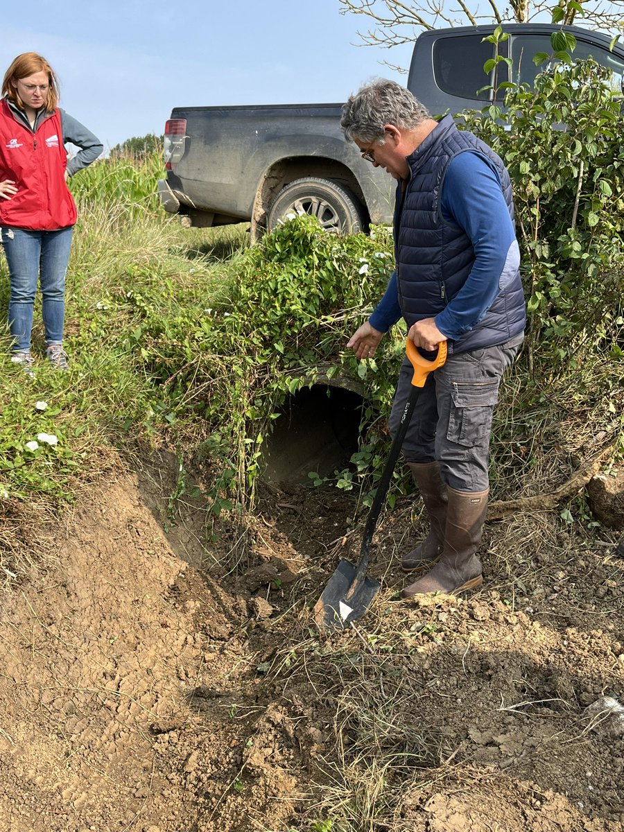 📣[Operation FOSSÉS PROPRES]

Conférence de presse ce matin à Mesbrecourt  🎥🎤

✅les agriculteurs de l’Aisne se reapproprient leurs fossés

@UnionArdennais <a href="/F3Picardie/">France 3 Picardie</a> <a href="/jeunesagri02/">JA 02</a> <a href="/Chambagri_02/">Chambagri_02</a> 
<a href="/FNSEA/">La FNSEA</a> <a href="/JeunesAgri/">Jeunes Agriculteurs</a>