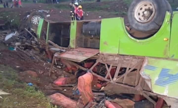 legend_mikalo's tweet photo. Sad scene of the tragic Coast Bus accident. 13 lives lost, 36 hospitalized, a few still trapped.

#BreakingNews‌
#CoastBus
#FreeWanjigi https://t.co/5KD7ZdUvA7