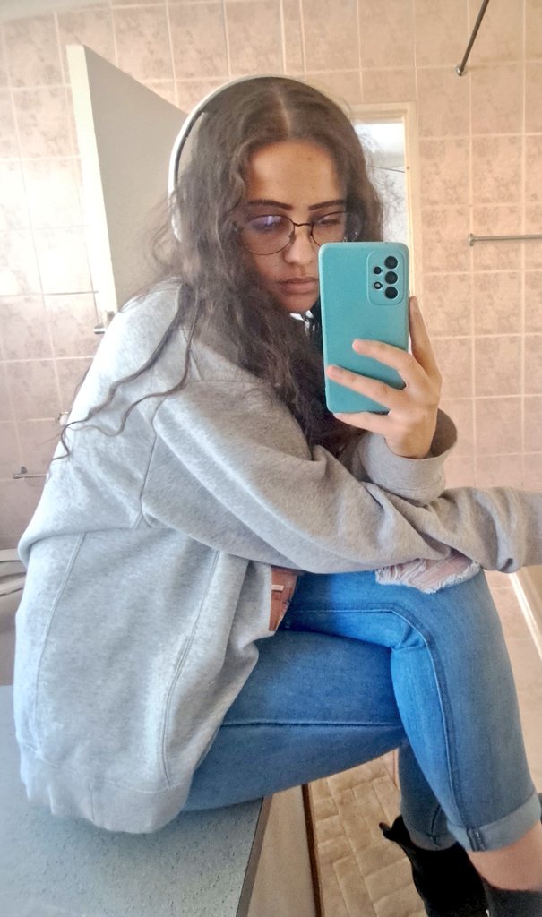 I've been catching up with some local streamers this morning and goodness me I miss you all! I miss streaming, I miss watching streams, tears streaming T-T