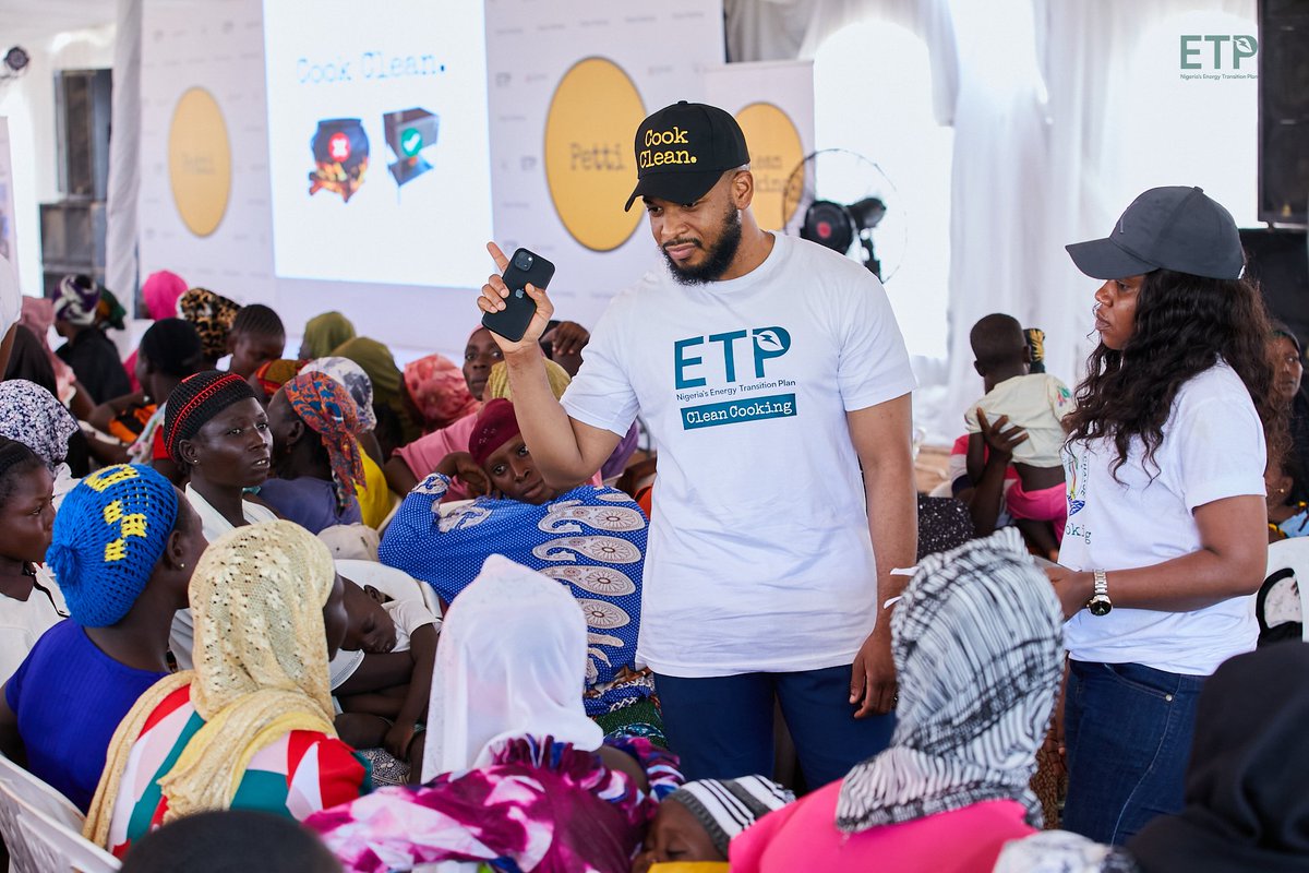 NigeriaETP's tweet image. The daily grind of collecting firewood consumes countless hours for Nigerian women. Smoke-filled homes endanger their health.

Clean cooking is the key to breaking this cycle.
#CookClean