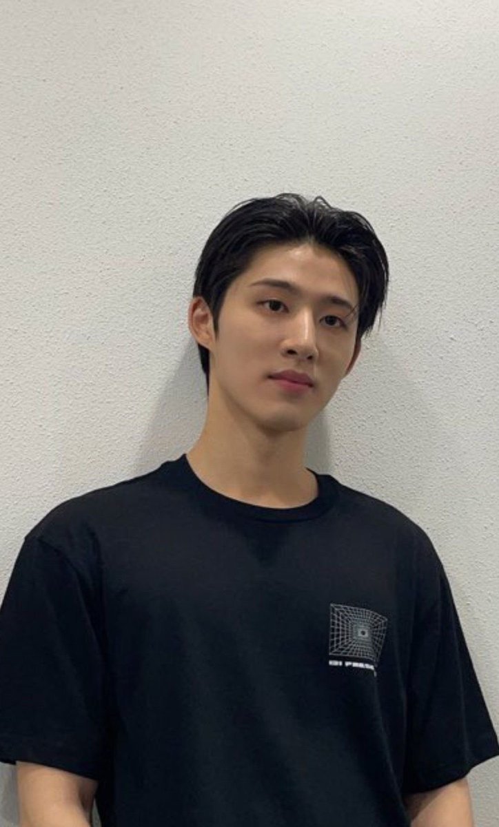 hanbinsnaps's tweet photo. missing this handsome man https://t.co/uDXcFfGke9