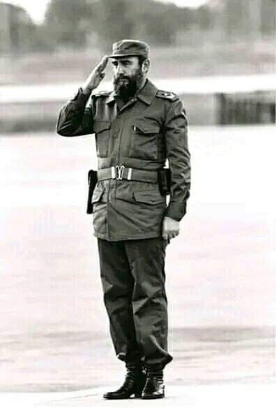 “Yo sé que cuando un pueblo está unido como este y tiene fe y tiene hombres que no lo van a traicionar, es un pueblo invencible; y que a la Revolución nada ni nadie podrá vencerla”.
#FidelPorSiempre
#SantiagoDeCuba