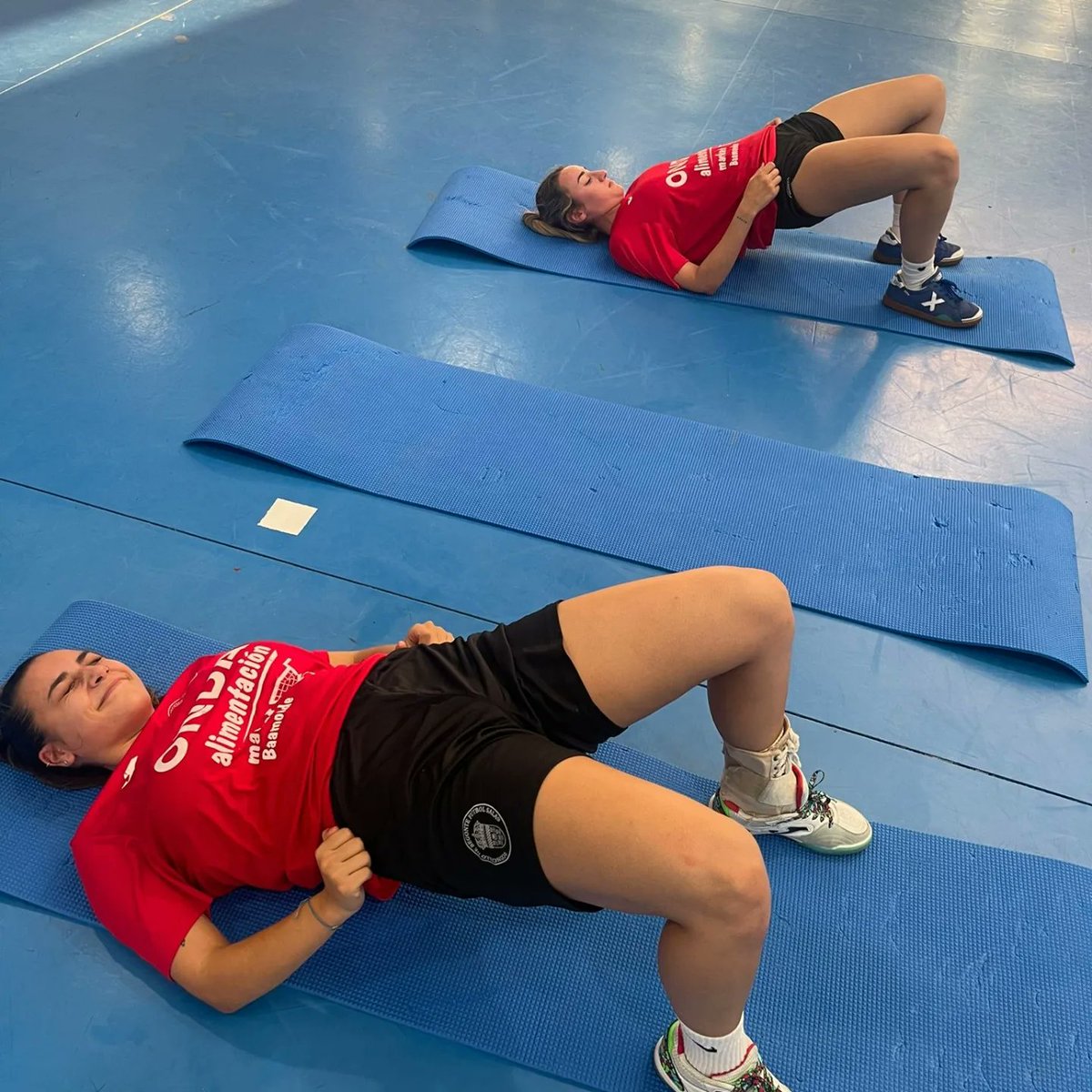 Begonte_FS's tweet photo. Onte o 𝙎𝙚𝙣𝙞𝙤𝙧 𝙁𝙚𝙢𝙞𝙣𝙞𝙣𝙤 comezou os seus adestramentos de pretempada ás ordes de Ezequiel 🔛🛠

As rapazas fixeron unha primeira parte de preparación física e as porteiras de específico para logo comezar a rodar o balón 🏋⚽️

#ForzaBegonte #FuturoVermello https://t.co/FKfJa9geNQ