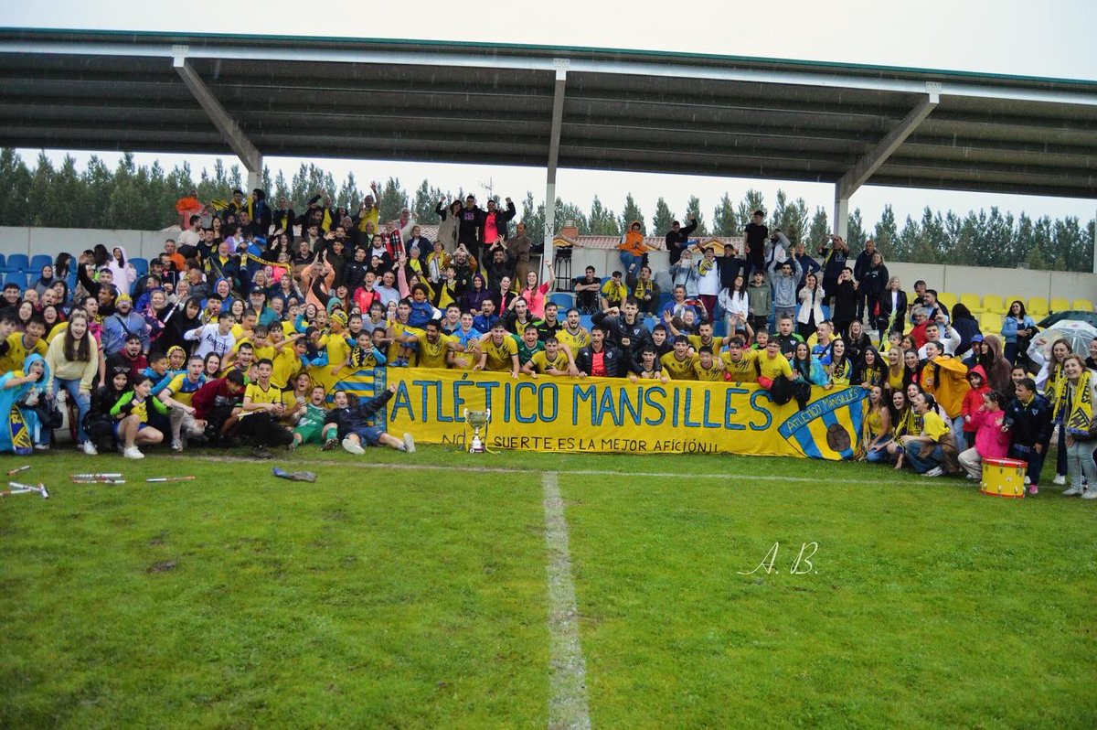 AtlMansilles's tweet photo. @ElDiaDespues Hola amigos👋🏻Si hay una historia que tiene que ser contada es la nuestra! En 2008 se formó un equipo de amigos para jugar en Liga Amistad.Hoy, 16 años después,ese equipo es la unión y sentimiento de todo un pueblo de León de 1700 habitantes que jugará por primera vez en 3RFEF💙💛 https://t.co/u7bswACeA5