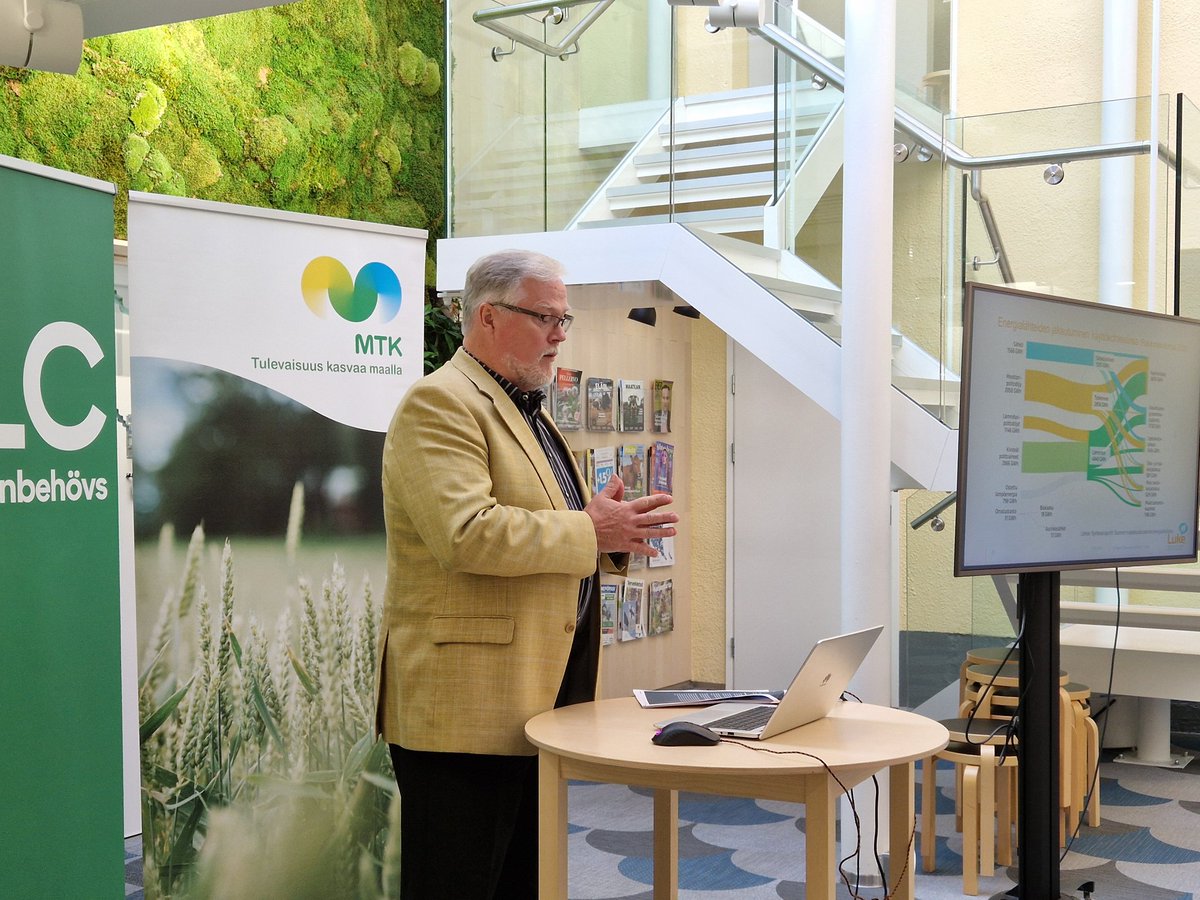 Luonnonvarakeskuksesta viimeisenä äänessä tutkija Kim Kaustell. Aiheena energiamurros maataloudessa vuoteen 2050💡
#vähähiilisyystiekartta
 <a href="/SLC_lantbruk/">SLC</a>   <a href="/LukeFinland/">Luonnonvarakeskus</a>