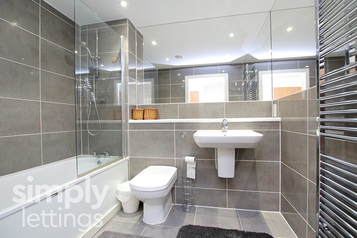 simplylett's tweet photo. #ToLet A modern 1 bed blacony #Flat close to #Brighton Station - £1,550pcm! VIDEO TOUR: https://t.co/JZPZ4DnTru PROPERTY DETAILS: https://t.co/Y76Vut7lQ3 Call 01273 729 000 to view! #Lettings #Property #SimplyLettings https://t.co/rl55qDkeEa