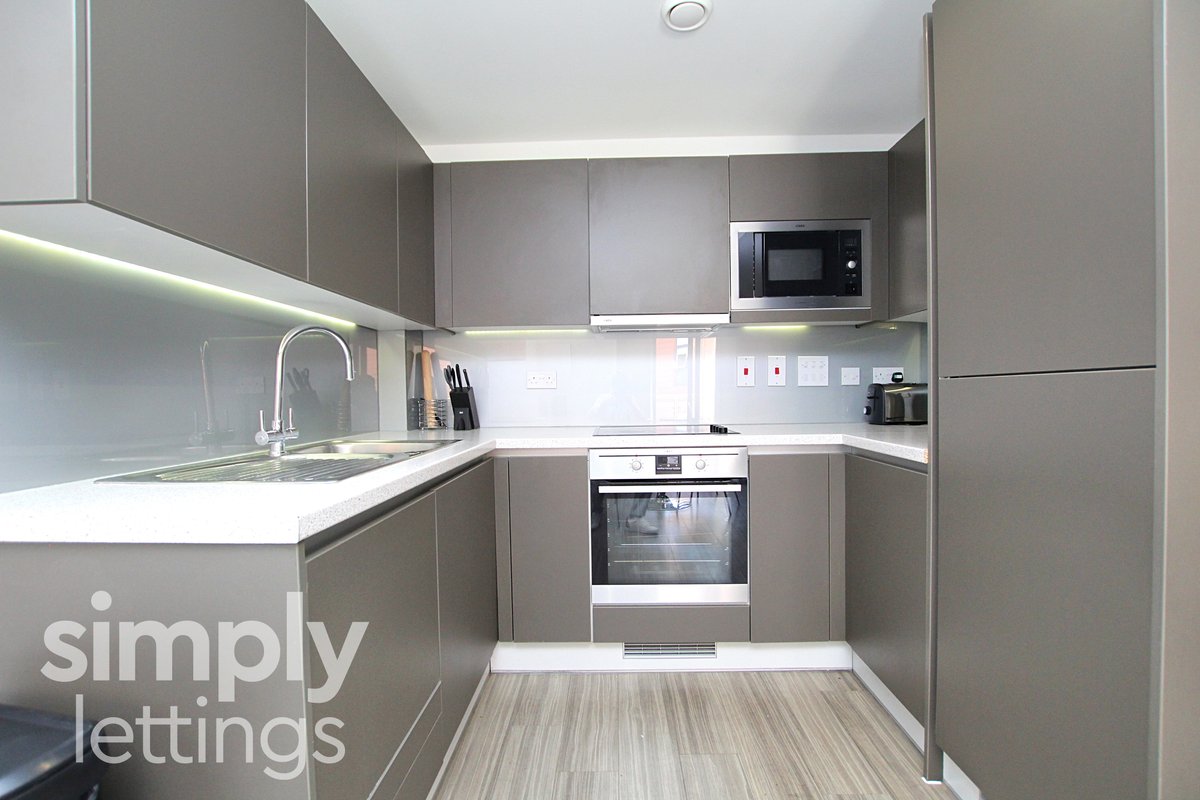 #ToLet A modern 1 bed blacony #Flat close to #Brighton Station - £1,550pcm! VIDEO TOUR: youtube.com/watch?v=a13NvB… PROPERTY DETAILS: simply-lettings.co.uk/property/dyke-… Call 01273 729 000 to view! #Lettings #Property #SimplyLettings