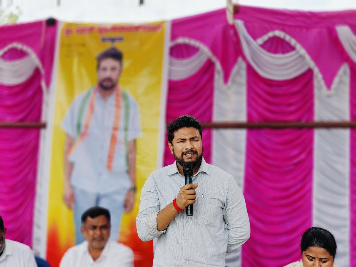 MLADarshanINC's tweet image. ನಂಜನಗೂಡು ನಗರ ಬಸ್ ನಿಲ್ದಾಣ ದಿಂದ ಹಂಡುವಿನಹಳ್ಳಿ ಬಡಾವಣೆಗೆ KSRTC ಬಸ್ ಸಂಚಾರಕ್ಕೆ ಬಹು ಬೇಡಿಕೆಯಾಗಿತ್ತು, ಜನರ ಬೇಡಿಕೆಯಂತೆ ಇಂದು ಹಂಡುವಿನಹಳ್ಳಿ ಬಡಾವಣೆಯಲ್ಲಿ ಬಸ್ ಸಂಚಾರಕ್ಕೆ ಚಾಲನೆ ನೀಡಿ, ಶುಭ ಹಾರೈಸಿದೆ.

#Nanjangudu #KSRTCBus #DarshanDhruvanarayana #MLANanjangudu