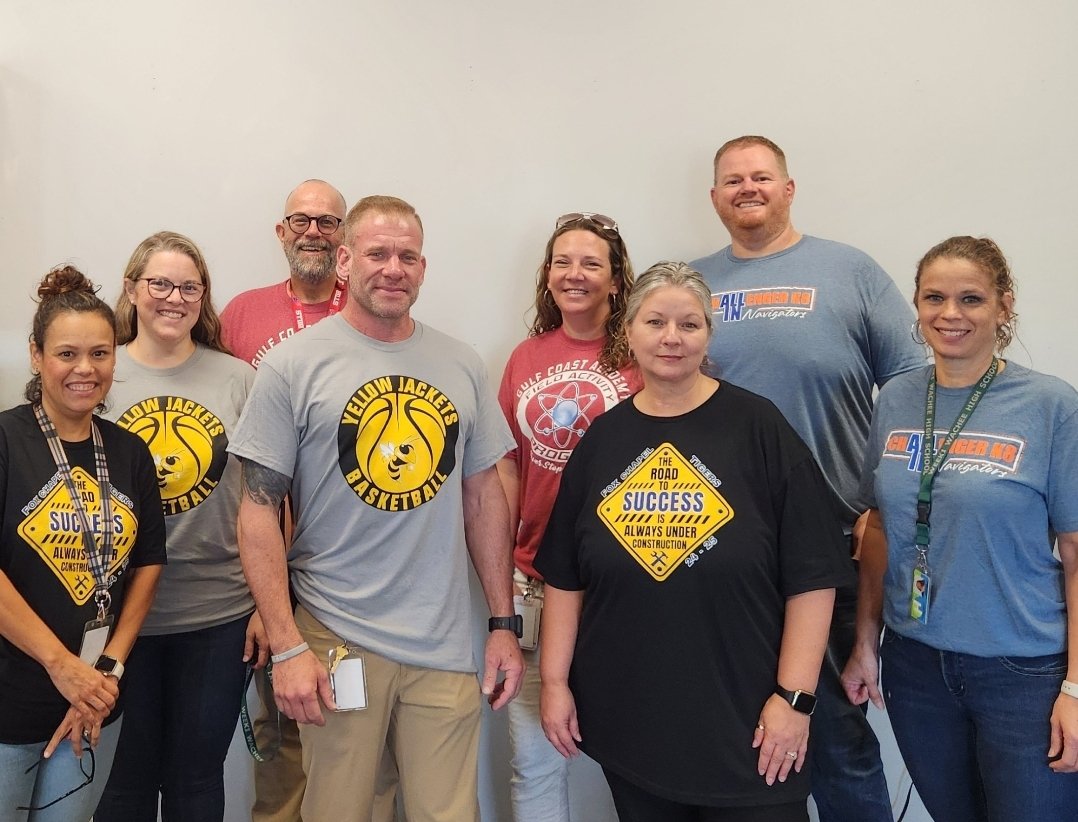 Ed_LaRose's tweet image. WWHS administration and school counselors welcomed our incoming freshman class by representing the middle schools they attended last school year.  Welcome class of 2028!!  @wwhshornets @wwhs_bball @WWHSGIRLSBB @WeekiWacheeFB