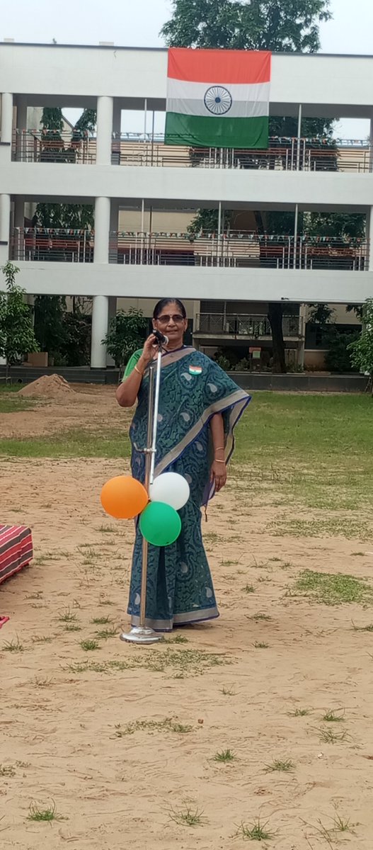 SubhaNiketan's tweet photo. #SubhaNiketan’s #IndependenceDayCelebrations holds a profound significance, this day instills a deep sense of patriotism and pride, all the students were urged to take the country towards realizing the ‘#ViksitBharatDream’. https://t.co/4irKoAbweJ
