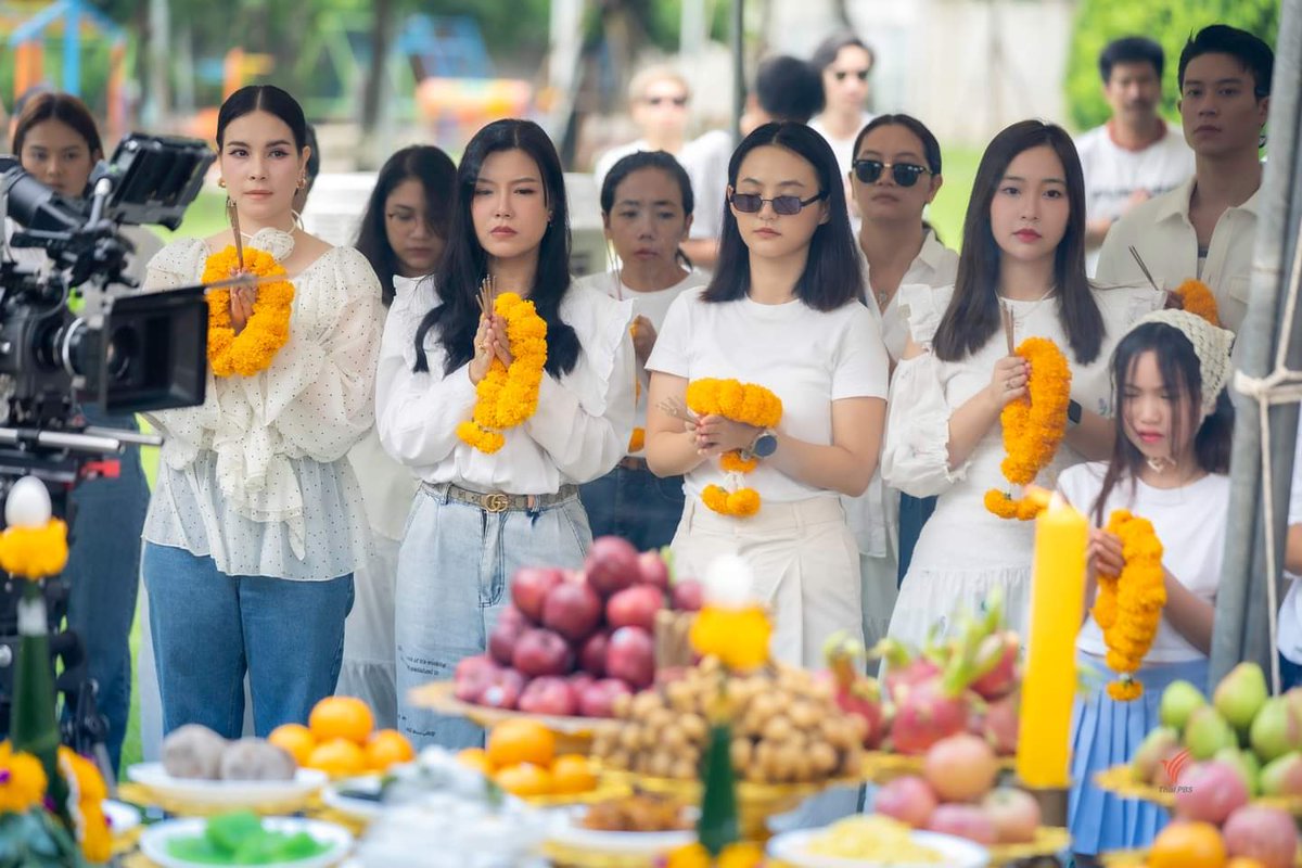 FanLakornTPBS's tweet photo. (2/2) บวงสรวงเอาฤกษ์เอาชัยกันไปแล้ว สำหรับซีรีส์ 2 เรื่องใหม่ #อาชญาโกง #สังข์ทองไม้พลองทองใบกับการตายของคุณพระ นักแสดงมากันแน่น ๆ รอติดตามได้เร็ว ๆ นี้ ทางไทยพีบีเอส ช่องหมายเลข 3 นะคะ

#ThaiPBS #ละครไทยพีบีเอส
@TyphoonKPN @FiatAngelo @PuimekSter @cookcucucu @Sukhapat https://t.co/MfTT7uLdNE