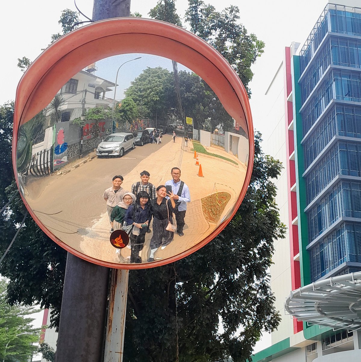 arayasimp's tweet photo. Another day another mirror selfie at yuenje https://t.co/vQtE6iokKT