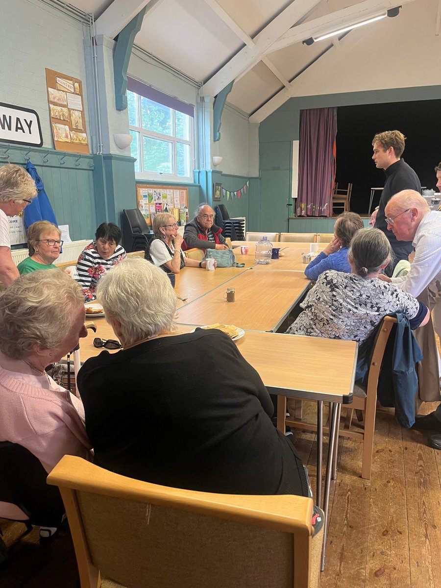 Thank you to the Mayor, Maria Williams and Deputy Mayor, Michele Wiggins of Pembroke Dock for hosting yesterday’s warm room in Pennar Hall. 

It was good to meet so many members of the community who talked to me about a whole range of issues.
