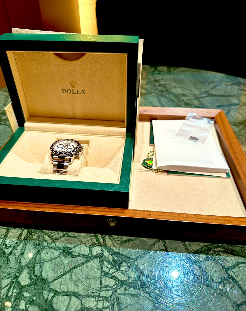 NFTきっかけでWEB3の知識も増えた。

新分野開拓するからには色々あったけど、
ガチ勉強し、事業と掛け合わせていい感じ。

これからも堅実にチャレンジしながら周りの人間喜ばせていく。

ニューデイトナ。