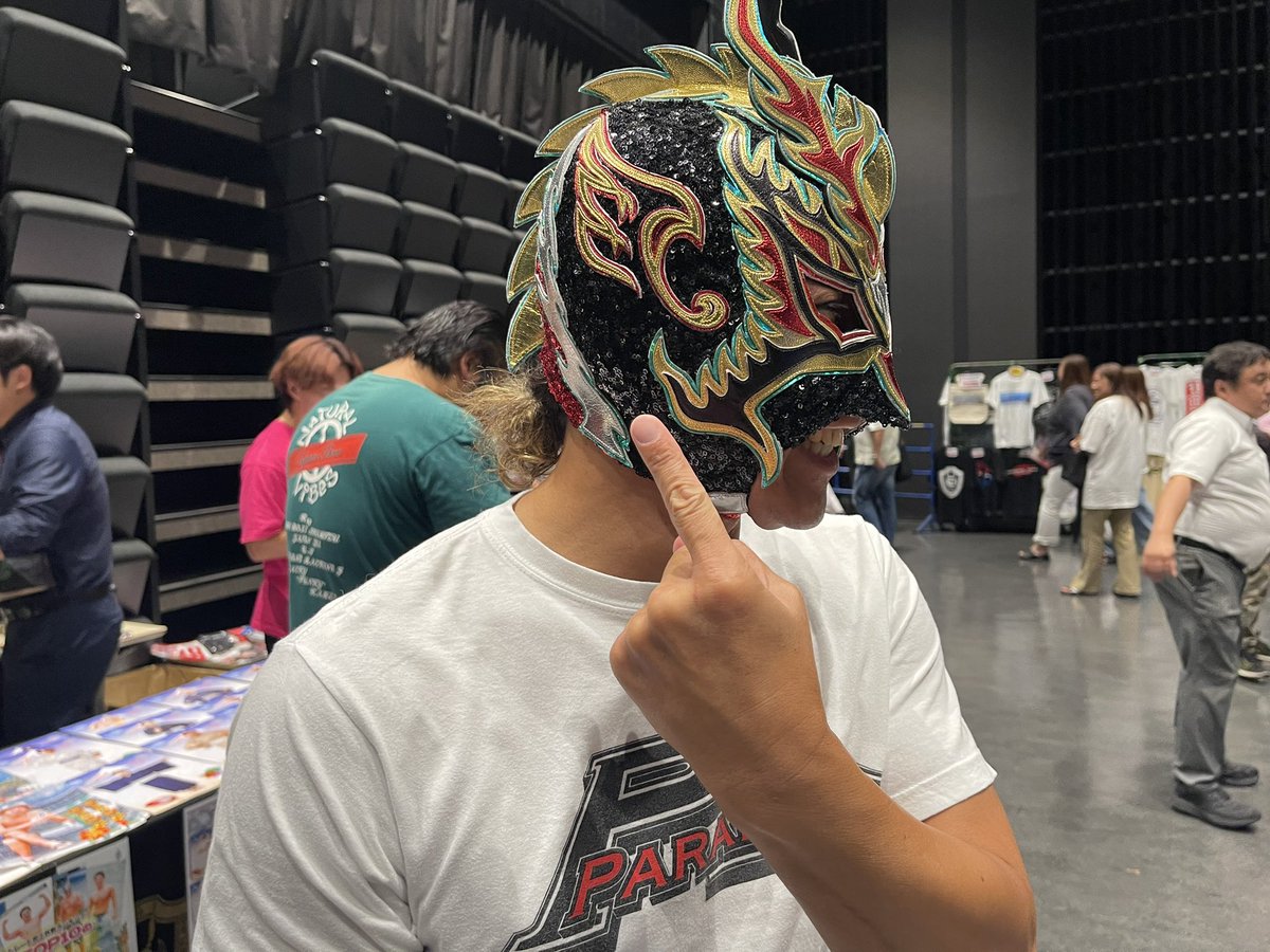 DRAGONGATEの #ドラゴンキッド 選手のマスクには #ハヤブサ の胸の