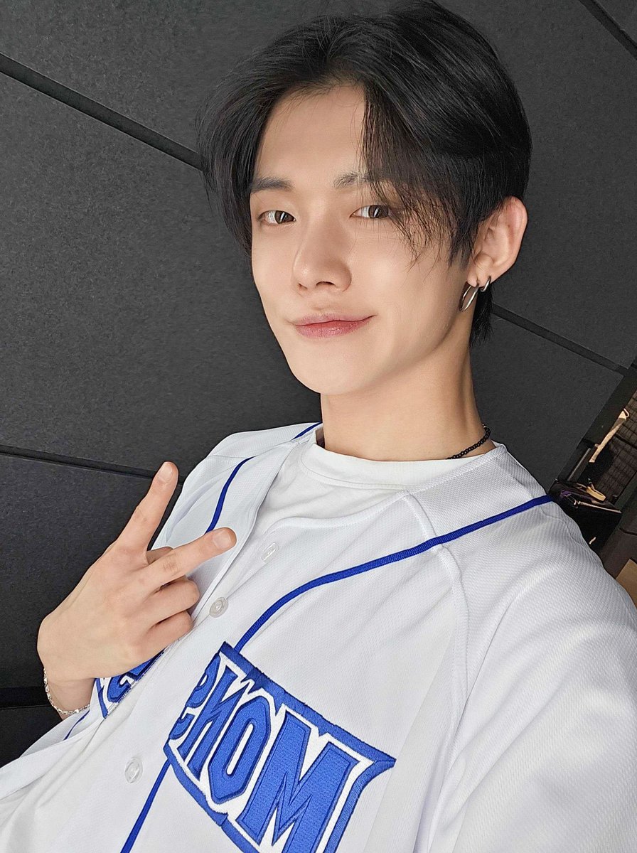 chanjunthinker's tweet photo. sporty chanjun ⚾️⚽️

#연준 #YEONJUN #방찬 #BangChan https://t.co/EKfDt37Vsu