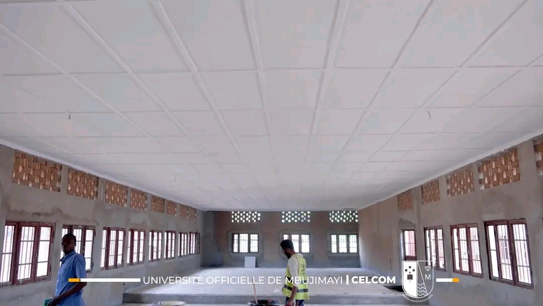coeurdafriqueM's tweet photo. Considérant la grandeur de la population estudiantine de l'Université Officielle de Mbujimayi, le recteur #abbé #Cibaka #Cikongo s'est employé à matérialiser un projet de construction de six grands auditoriums, à capacité d'accueil de plus de 300 places assises.
@kakese_leon https://t.co/27e0cP3IJy