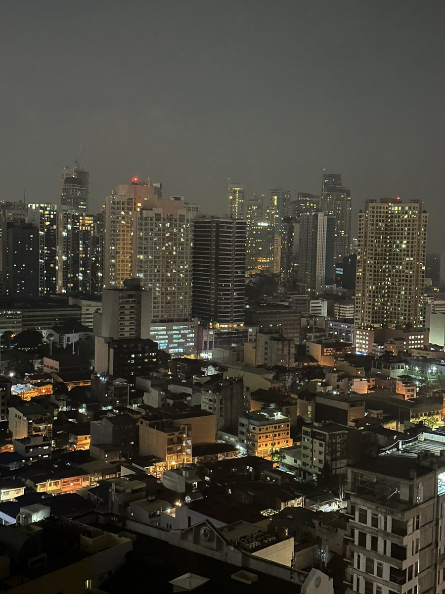 Deej_jaaay's tweet photo. 🌃🌆 #Makati https://t.co/qSen0bcSA5