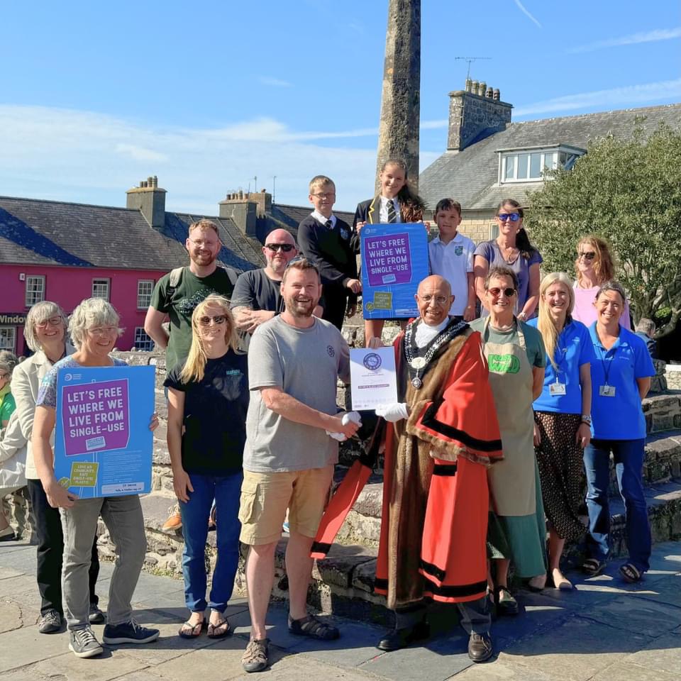 EcoDewi (@ecodewigroup) on Twitter photo Thanks <a href="/PembsHerald/">Pembrokeshire Herald</a> for highlighting our work gaining #StDavids City it's #PlasticFreeCommunity Award! This great scheme from <a href="/sascampaigns/">Surfers Against Sewage</a> is all about reducing single-use plastic from our communities. Get in touch for more info #stdavidspeninsula
pembrokeshire-herald.com/97477/st-david… Thanks <a href="/PembsHerald/">Pembrokeshire Herald</a> for highlighting our work gaining #StDavids City it's #PlasticFreeCommunity Award! This great scheme from <a href="/sascampaigns/">Surfers Against Sewage</a> is all about reducing single-use plastic from our communities. Get in touch for more info #stdavidspeninsula
pembrokeshire-herald.com/97477/st-david…