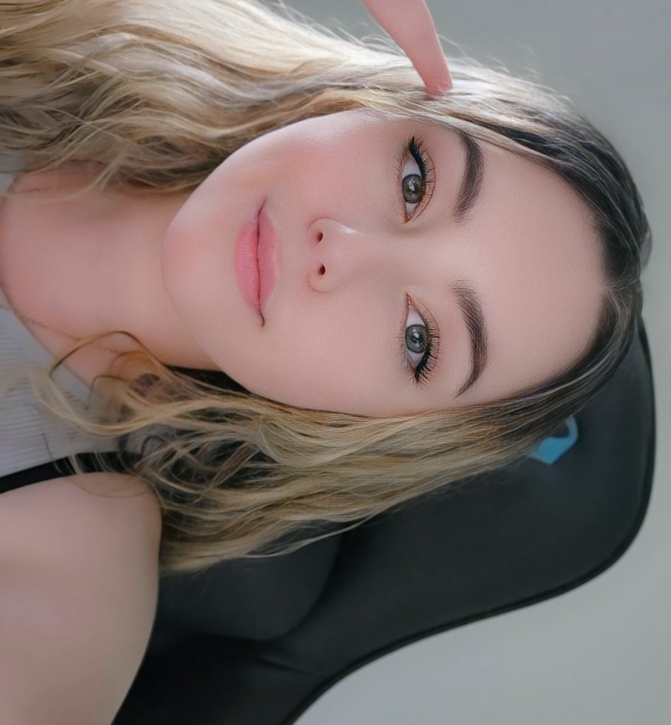 _quinnabun's tweet image. me and my favorite pokémon 🥞🦠