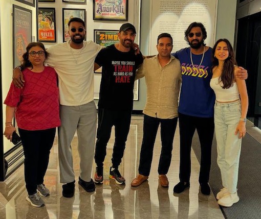 VenetiaSarll's tweet photo. Here's today's post, rafties. Title says it all. 🫤
https://t.co/Okyy2Xbjpe
I'll blog again on THURSDAY. Take care, my lovelies! 💖✨
@TheJohnAbraham #Vedaa #DoaAcesJARacing #Race4 #Pathaan https://t.co/zhHF0SiFRn