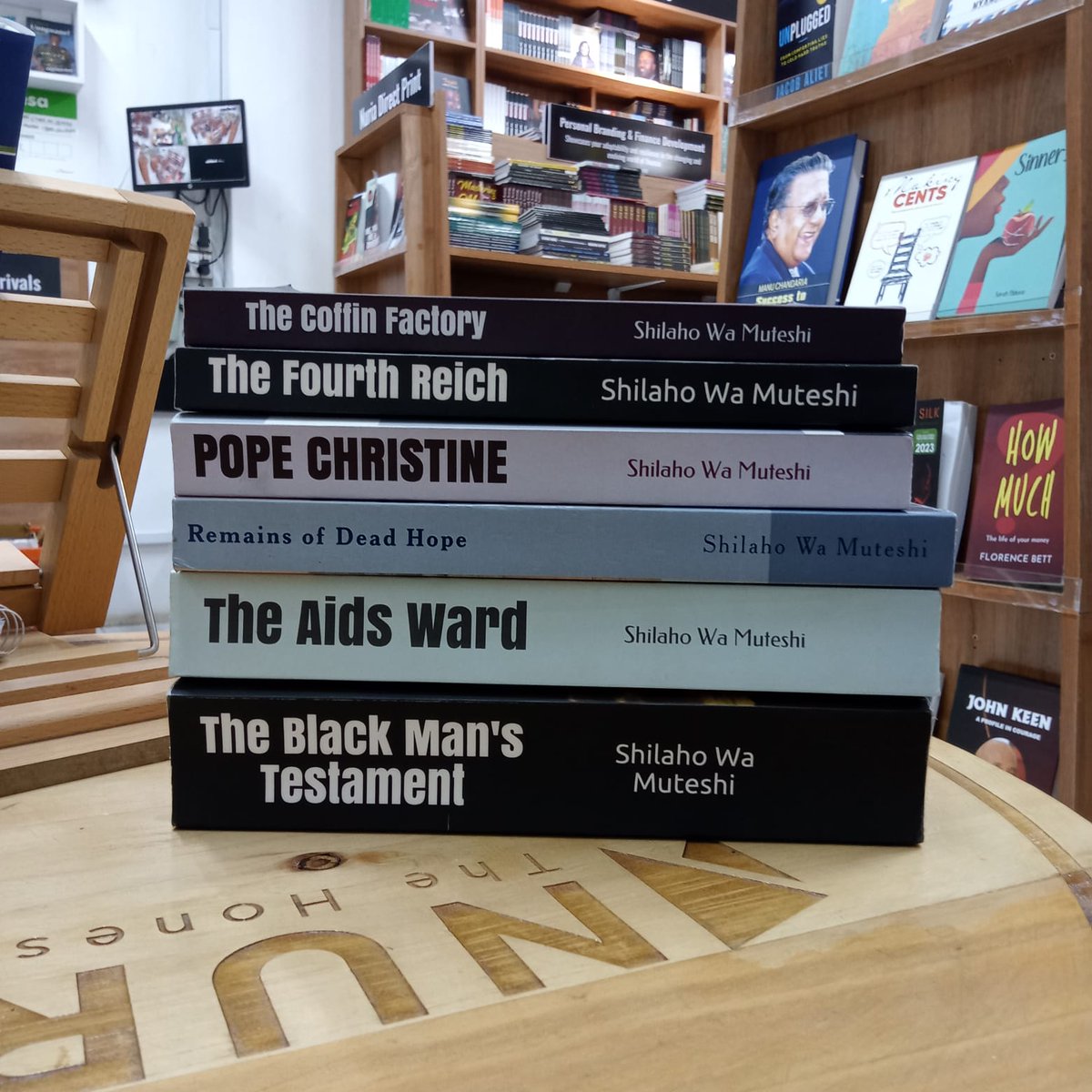 NuriaBooks's tweet photo. New arrivals at our store for novel lovers! 

https://t.co/VNtk84hLpr https://t.co/eXWRPDf3UR